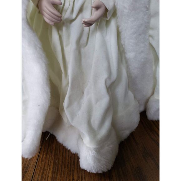 Vintage House of Lloyd 1998 Dark Hared Girl In White Outfit Porcelain Girl Doll - Picture 8 of 11